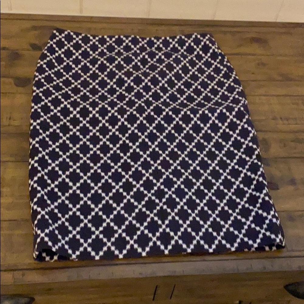 Black and white pattern long pencil skirt